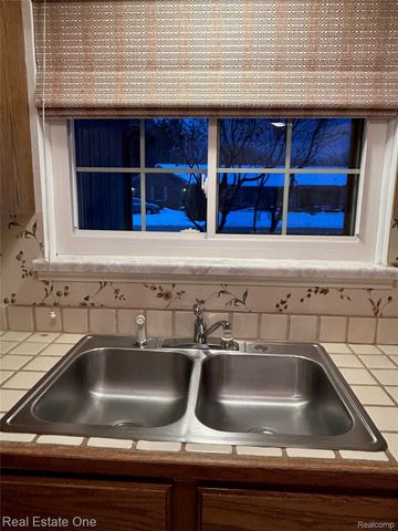 11734 Shenandoah Drive 3, Green Oak Township, MI 48178