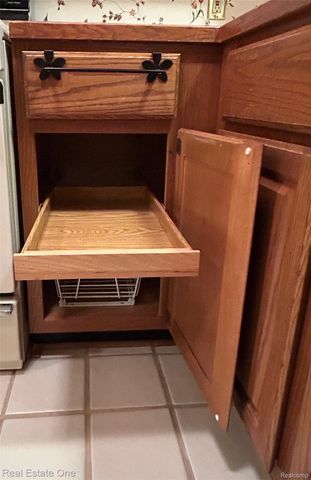 11734 Shenandoah Drive 3, Green Oak Township, MI 48178