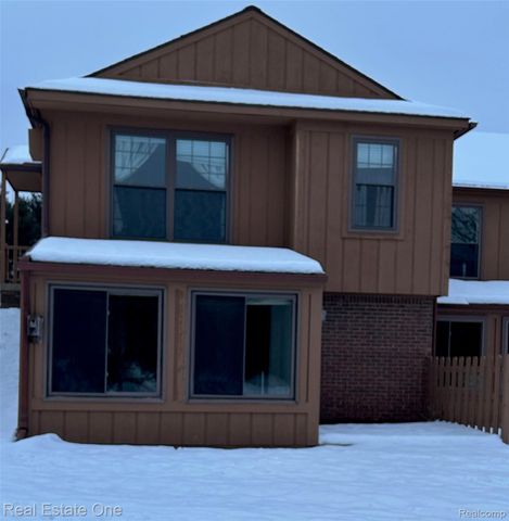 11734 Shenandoah Drive 3, Green Oak Township, MI 48178