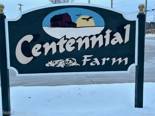 11734 Shenandoah Drive 3, Green Oak Township, MI 48178