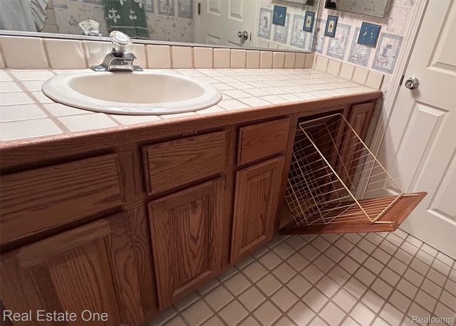 11734 Shenandoah Drive 3, Green Oak Township, MI 48178