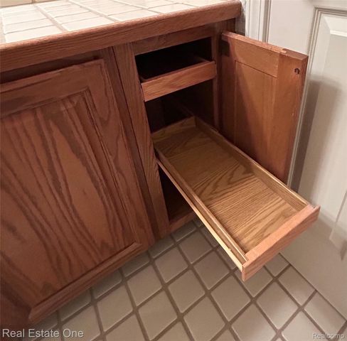 11734 Shenandoah Drive 3, Green Oak Township, MI 48178