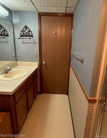 11734 Shenandoah Drive 3, Green Oak Township, MI 48178