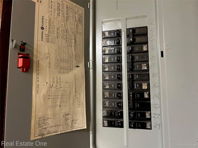 11734 Shenandoah Drive 3, Green Oak Township, MI 48178