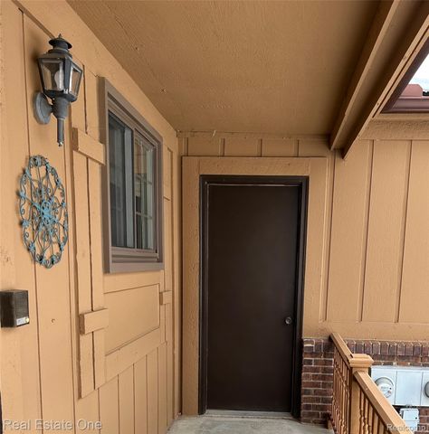 11734 Shenandoah Drive 3, Green Oak Township, MI 48178