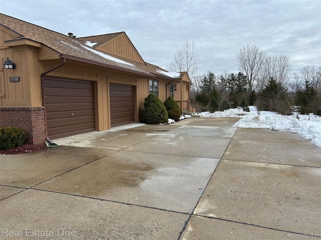 11734 Shenandoah Drive 3, Green Oak Township, MI 48178