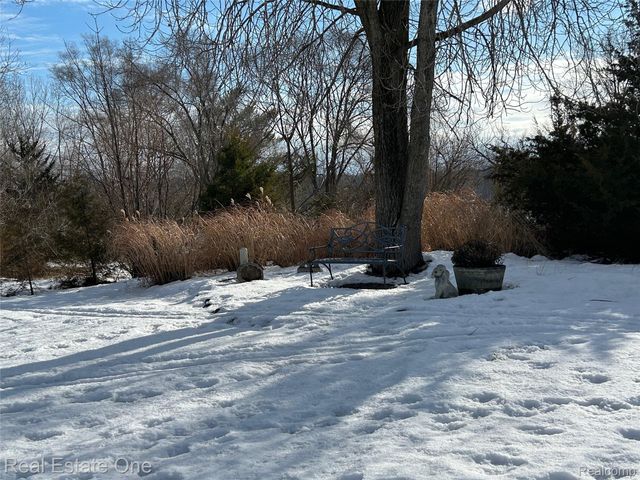 11734 Shenandoah Drive 3, Green Oak Township, MI 48178