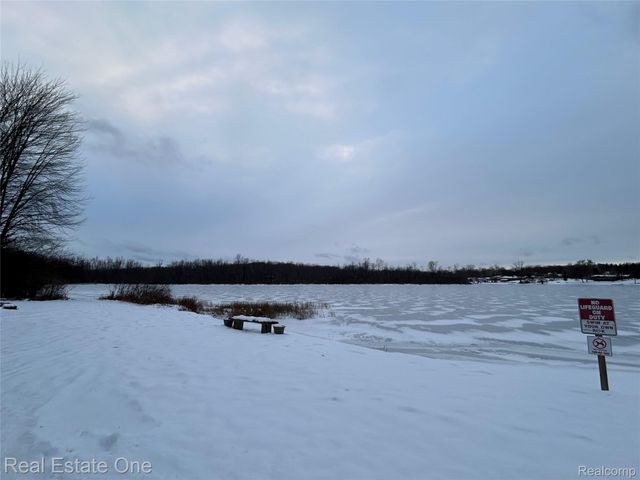 11734 Shenandoah Drive 3, Green Oak Township, MI 48178