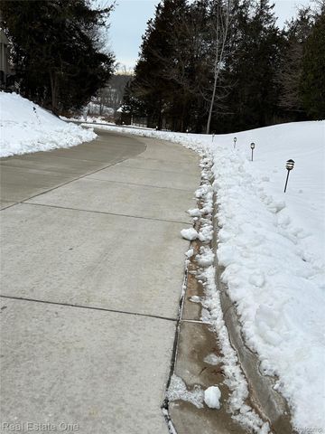 11734 Shenandoah Drive 3, Green Oak Township, MI 48178