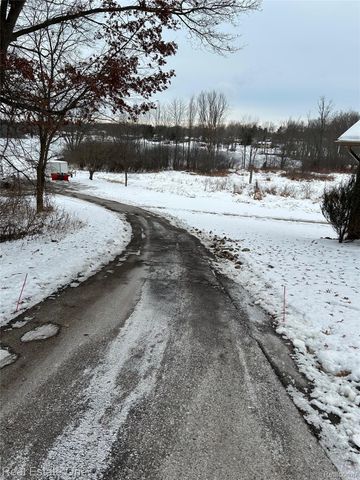 11734 Shenandoah Drive 3, Green Oak Township, MI 48178