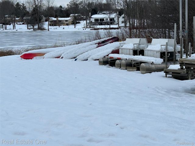 11734 Shenandoah Drive 3, Green Oak Township, MI 48178