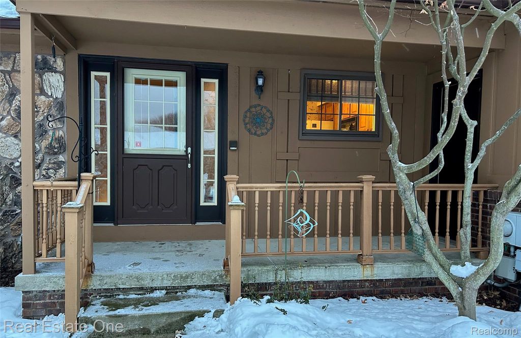 11734 Shenandoah Drive 3, Green Oak Township, MI 48178