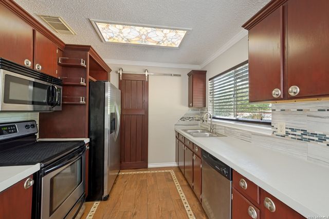 5911 HIDDEN IRON CIR, San Antonio, TX 78250