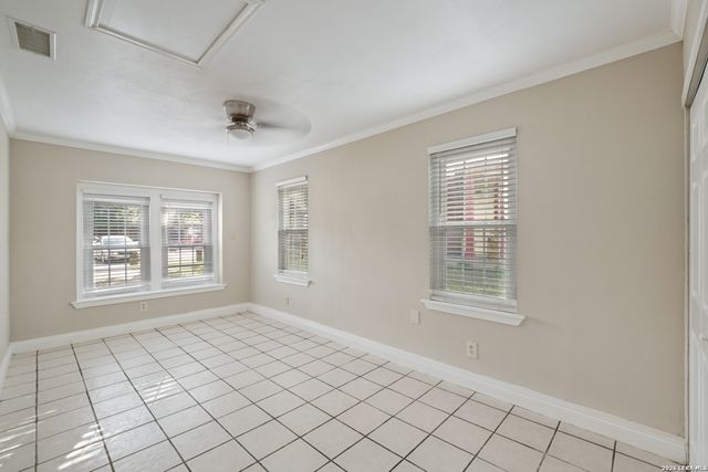 5911 HIDDEN IRON CIR, San Antonio, TX 78250