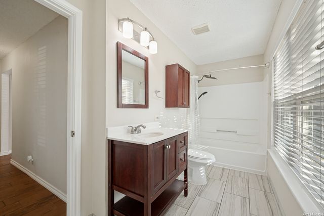 5911 HIDDEN IRON CIR, San Antonio, TX 78250
