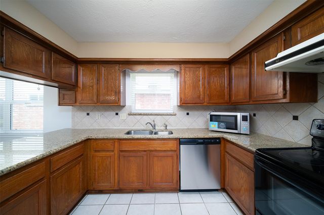 2838 Colony Drive, Sugar Land, TX 77479