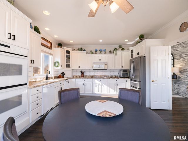 5205 N ASHFORD Drive, Peoria, IL 61615