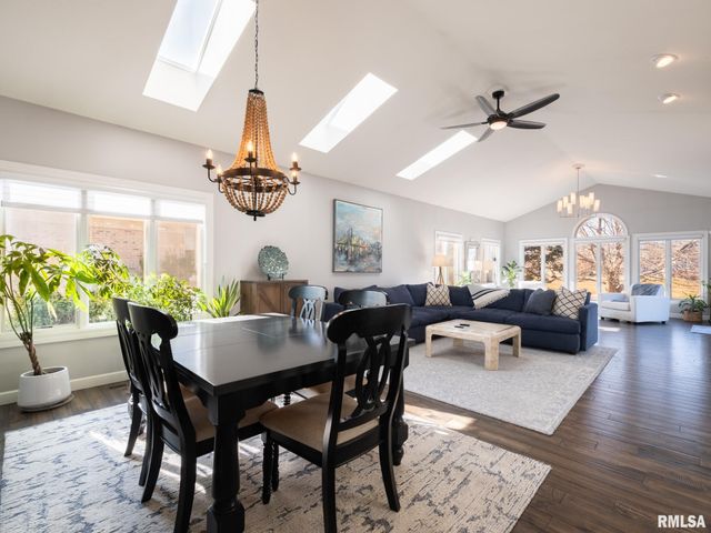 5205 N ASHFORD Drive, Peoria, IL 61615