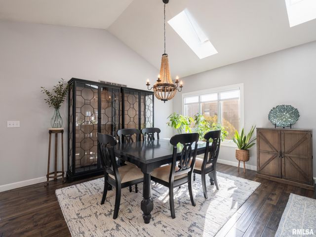 5205 N ASHFORD Drive, Peoria, IL 61615