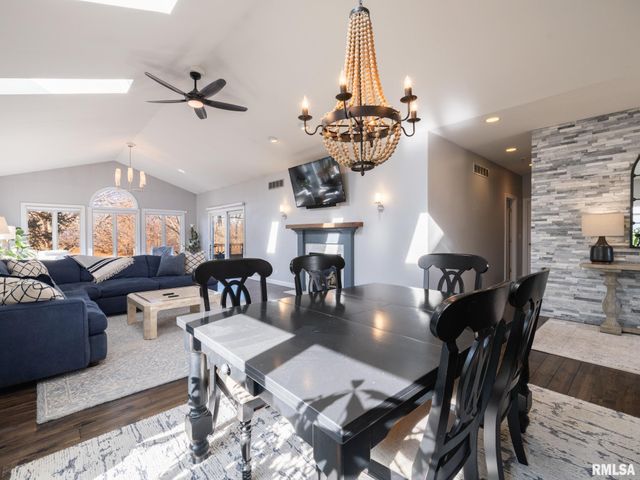 5205 N ASHFORD Drive, Peoria, IL 61615