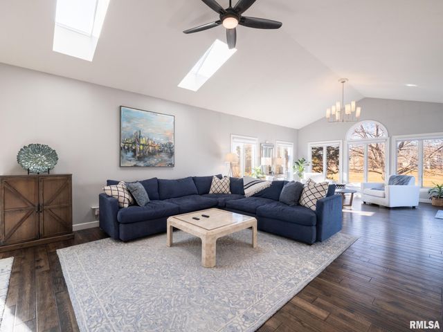 5205 N ASHFORD Drive, Peoria, IL 61615