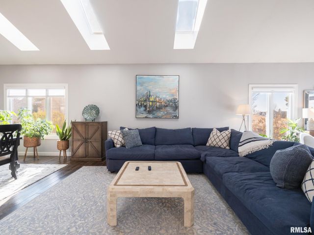 5205 N ASHFORD Drive, Peoria, IL 61615