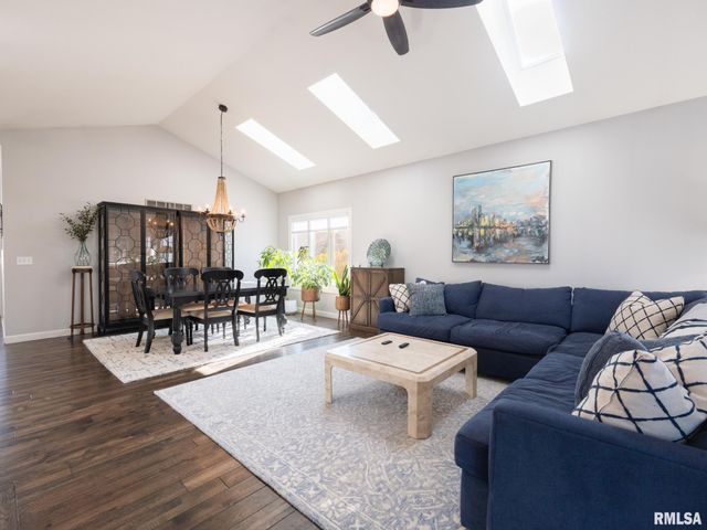 5205 N ASHFORD Drive, Peoria, IL 61615