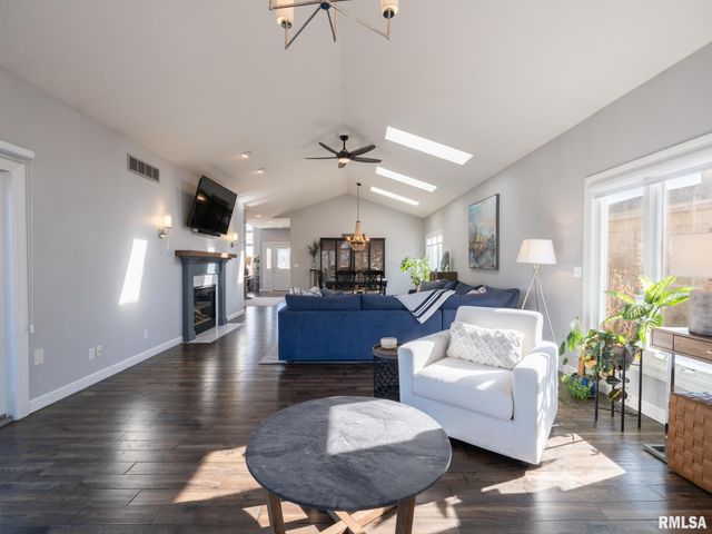 5205 N ASHFORD Drive, Peoria, IL 61615