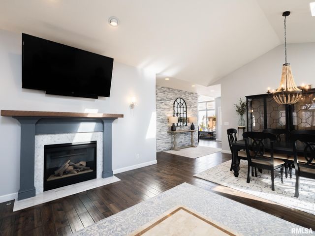 5205 N ASHFORD Drive, Peoria, IL 61615