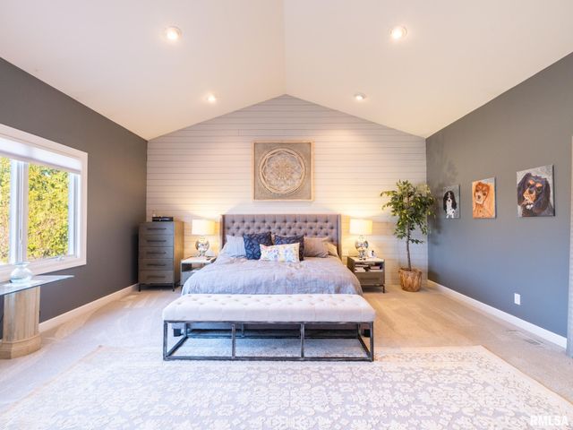 5205 N ASHFORD Drive, Peoria, IL 61615