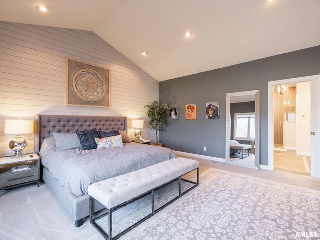 5205 N ASHFORD Drive, Peoria, IL 61615