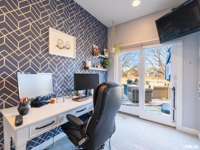 5205 N ASHFORD Drive, Peoria, IL 61615