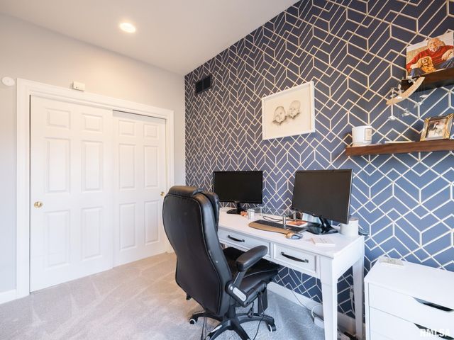 5205 N ASHFORD Drive, Peoria, IL 61615