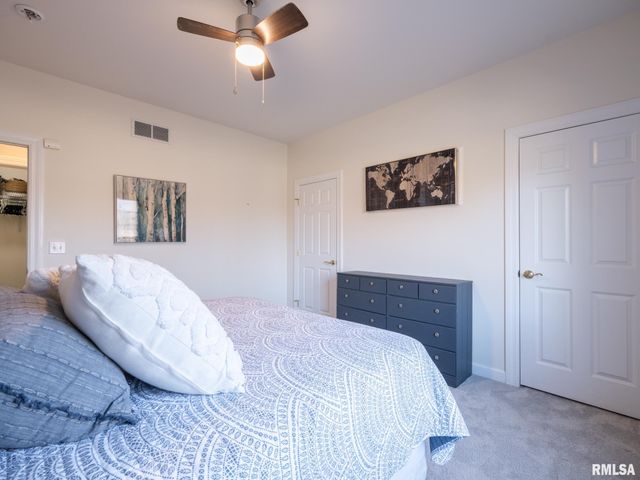 5205 N ASHFORD Drive, Peoria, IL 61615