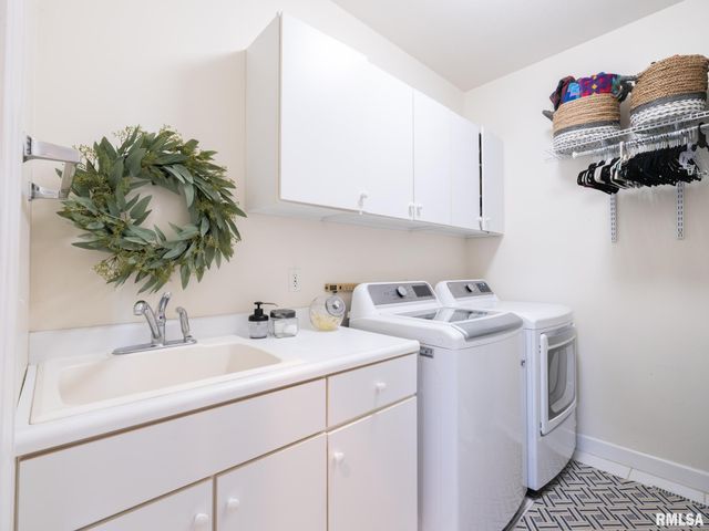 5205 N ASHFORD Drive, Peoria, IL 61615