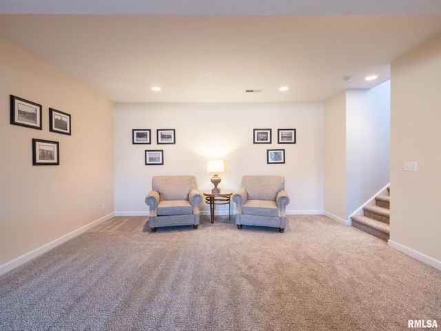 5205 N ASHFORD Drive, Peoria, IL 61615