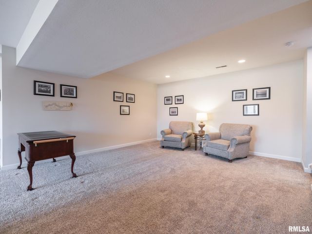 5205 N ASHFORD Drive, Peoria, IL 61615