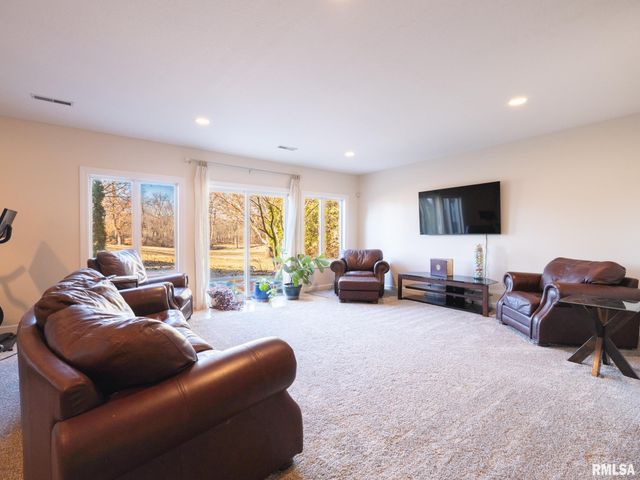 5205 N ASHFORD Drive, Peoria, IL 61615