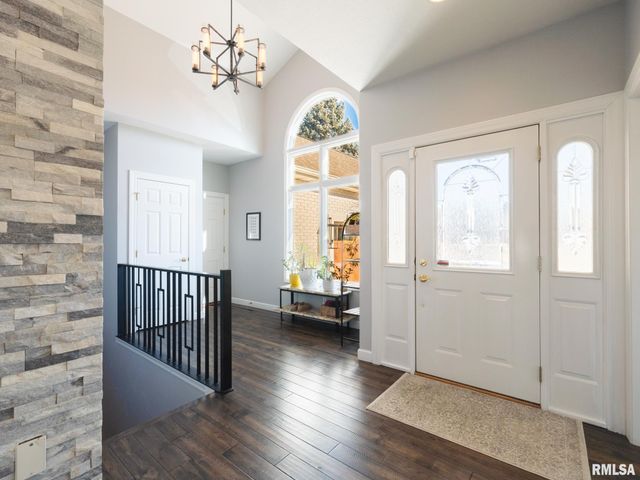 5205 N ASHFORD Drive, Peoria, IL 61615