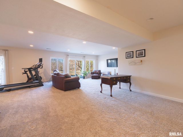 5205 N ASHFORD Drive, Peoria, IL 61615