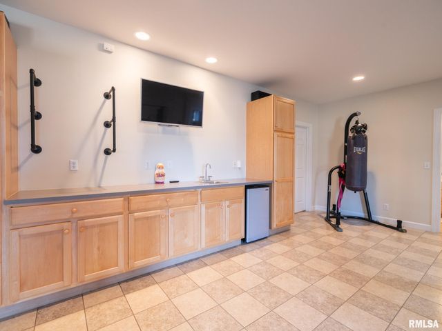 5205 N ASHFORD Drive, Peoria, IL 61615