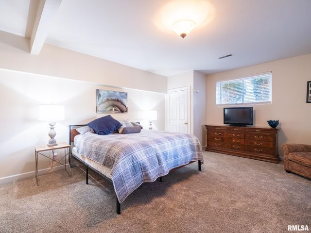 5205 N ASHFORD Drive, Peoria, IL 61615