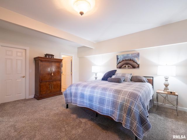 5205 N ASHFORD Drive, Peoria, IL 61615