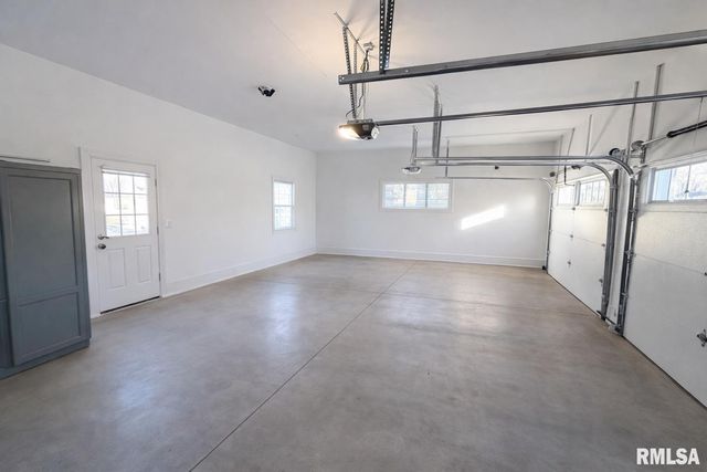 5205 N ASHFORD Drive, Peoria, IL 61615