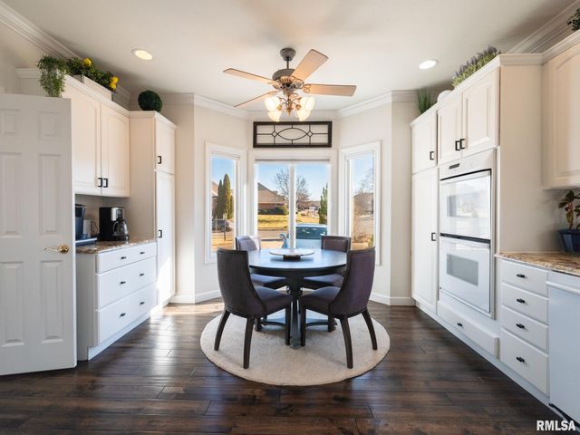 5205 N ASHFORD Drive, Peoria, IL 61615