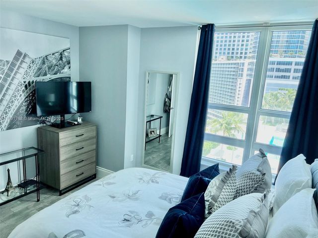 950 Brickell Bay Dr 1509, Miami, FL 33131