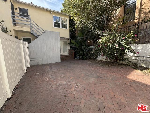 1638 Greenfield Avenue, Los Angeles, CA 90025