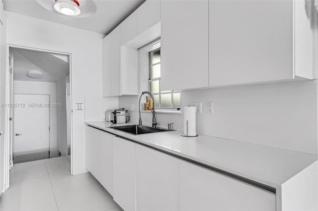 8 Century Ln, Miami Beach, FL 33139