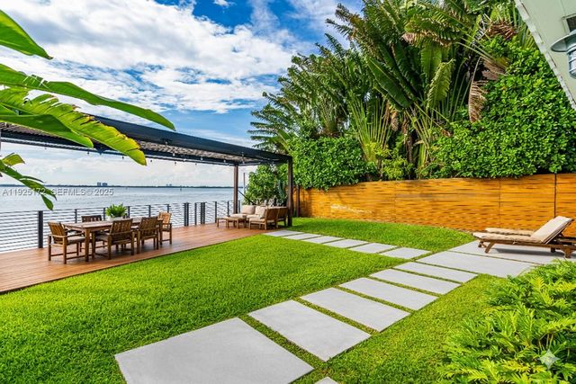 8 Century Ln, Miami Beach, FL 33139