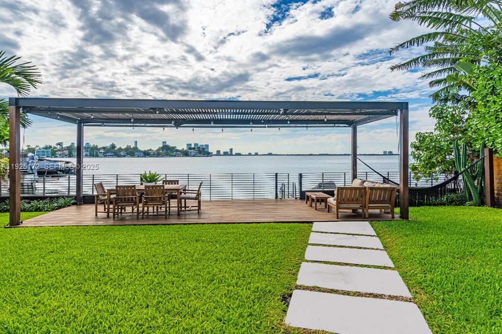 8 Century Ln, Miami Beach, FL 33139